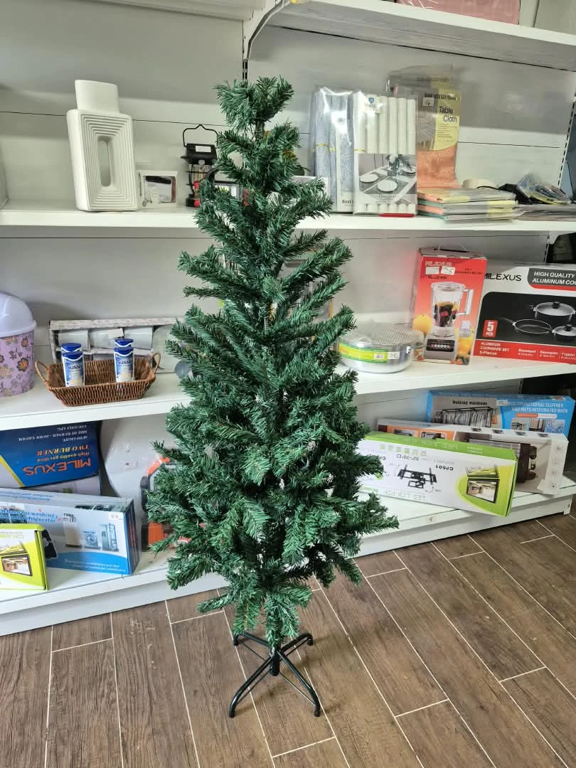 Árbol de navidad (1,50 m)'s foto | CASAVIVA |  BizneCubano