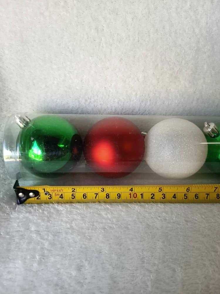 Bolas Navideñas blanco verde rojo's foto | CASAVIVA |  BizneCubano