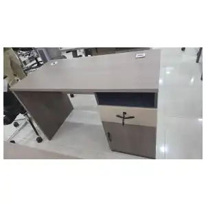 Escritorio de oficina miniatura 2